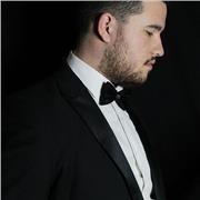 Insegnante di inglese impartisce lezioni private per ripetizioni e preparazioni a esami